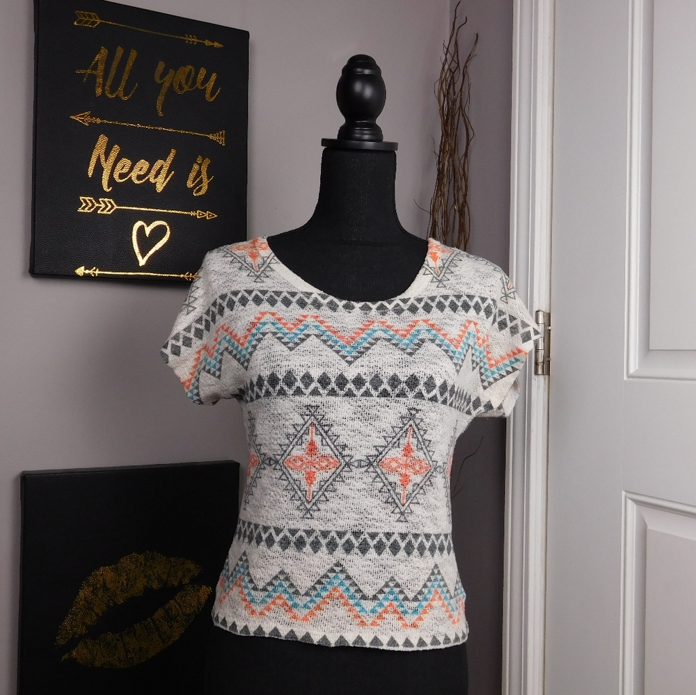 🌻 Love J Tribal Shirt (M)